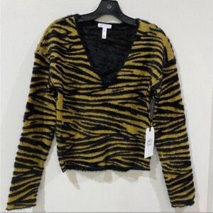 Leith Tiger Stripe Fringe V-neck Sweater in Yellow/Black